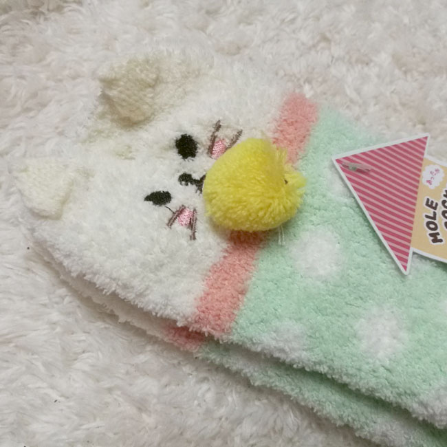 ถุงเท้ารูปน้องแมวววว ขนนุ่มม ยืดหยุ่นดีมาก อุ่นมากจร้า