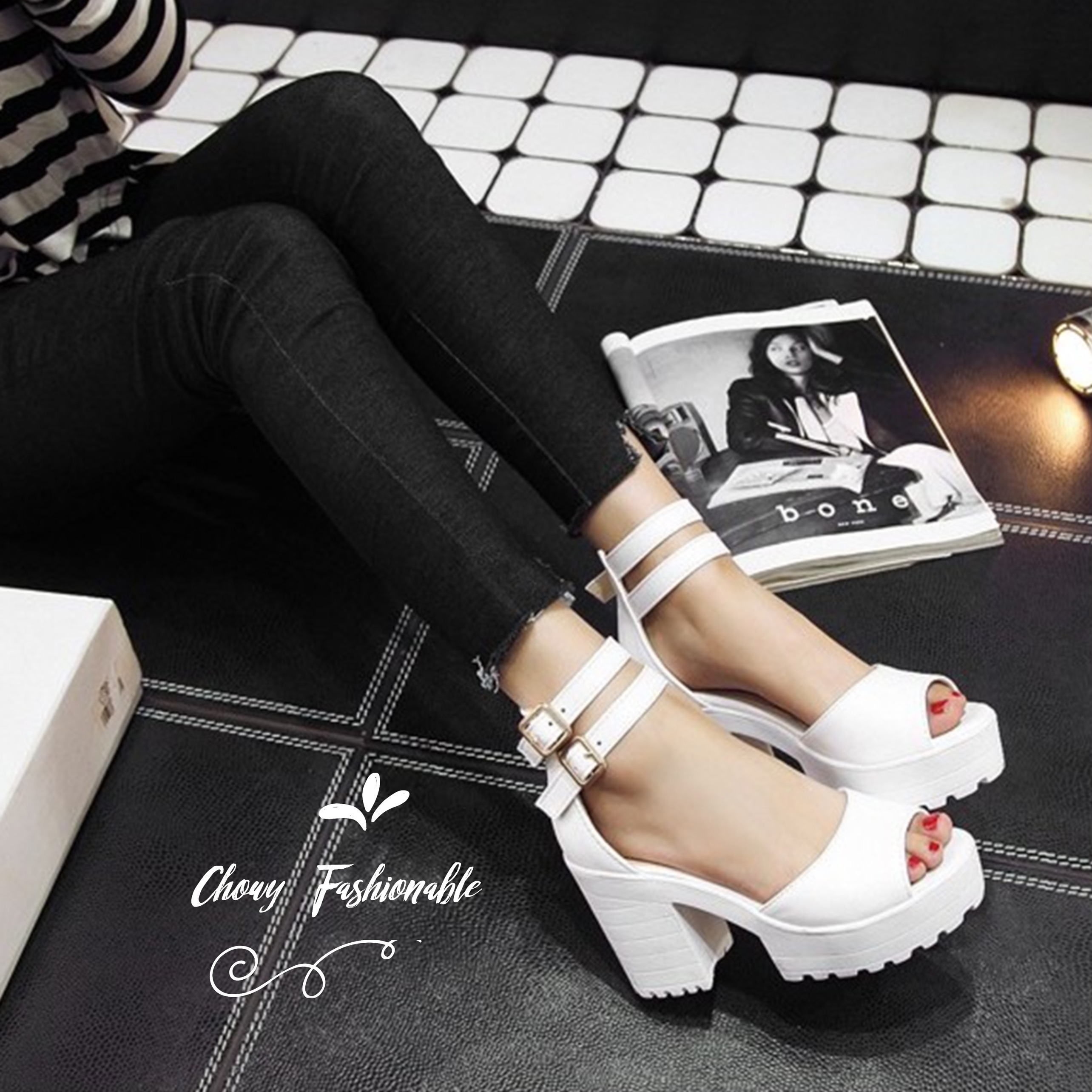 รองเท้าไซส์ใหญ่ 40-41 ส้นเตารีดไซส์ใหญ่ มัฟฟิน Muffin รัดข้อเท้า สีขาว KR0605WH