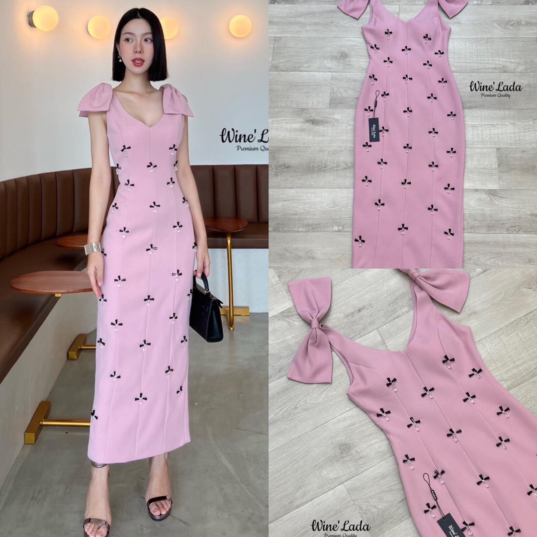 เดรสคอวีทรงสอบตัวยาว แต่งอะไหล่ทั้งตัวแน่นๆ ไหล่ทำเป็นโบว์ ใหญ่ทั้งสองข้าง ทรงสวย เรียบหรู 👍🏻 สินค้าคุณภาพ (พร้อมส่ง)