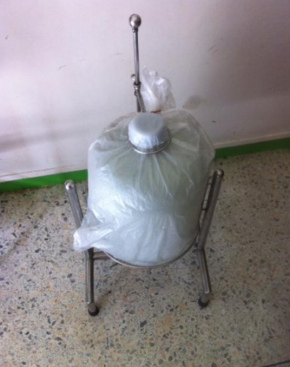 ที่โยกถังน้ำ 20 ลิตรใช้ได้ทั้งถังแบบใสและแบบขุ่น ชิ้นงานทำด้วยสแตนเลส