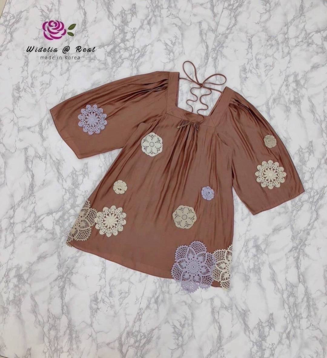 Dress เดรสแขนยาวแสนสวย งานถักดอกไม้แล้วมาเย็บปักลงบนชุด ใส่สบาย : สินค้าคุณภาพ (พร้อมส่ง)