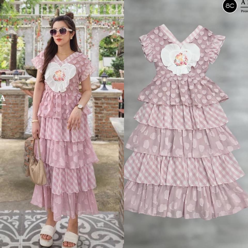 ชุดเดรสระบาย 5 ชั้น แต่งหัวใจขาวตรงกลางอก ชุดนี้ใช้ผ้าเยอะมากนะค่าาาา เปนดยาวที่ใส่แล้วไม่ร้อน เพราะเนื้อผ้าใส้สบายมากค่าาา สินค้าคุณภาพ (พร้อมส่ง)