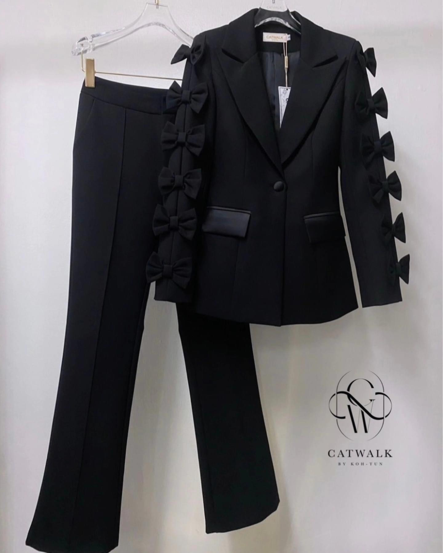 เซตBLAZER แต่งโบว์แขน+กางเกงทรงสวย เนื้อผ้าเกรดเอ ตัวBLAZERเป็นทรงเข้ารูป ปกเป็นทรงเทเล่อร์ ใส่สบาย : สินค้าคุณภาพ (พร้อมส่ง)