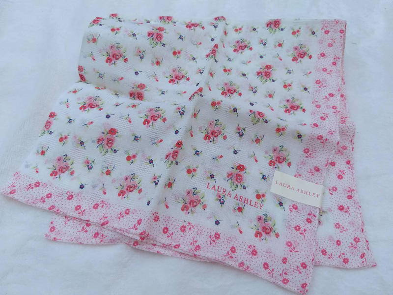 ผ้าเช็ดหน้า LAURA ASHLEY ผ้าดีมากผืนนี้ ผ้าทอเนื้อสวย