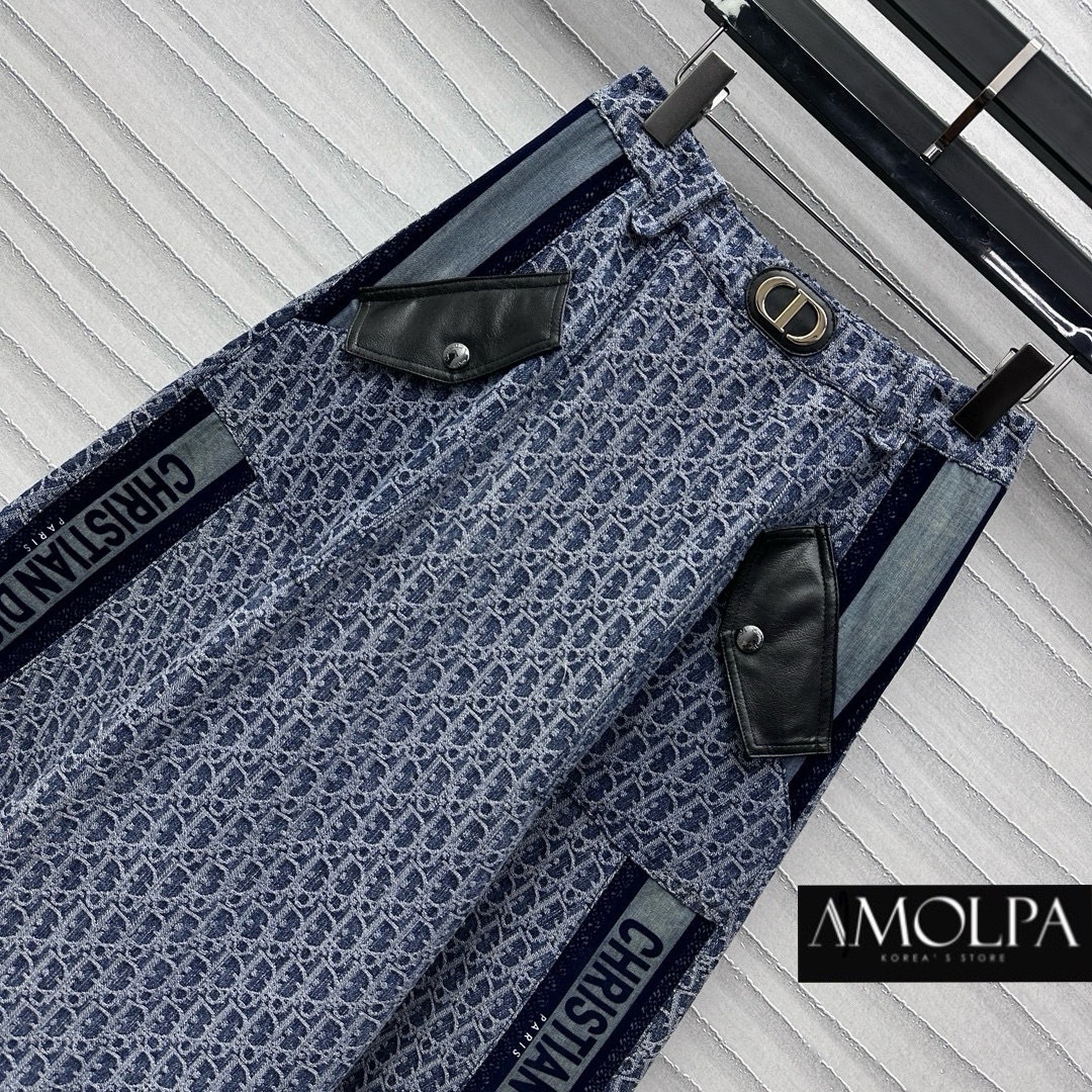 กระโปรงยาว CD DENIM แถบอักษรแต่งหนัง งานสวย เกรดขั้นเทพ งานตามภาพเลยนะคะ คุณภาพจึ้งๆ เลยค้า งานสวยยยยย ชนช๊อป ใส่สบาย : สินค้าคุณภาพ (พร้อมส่ง)