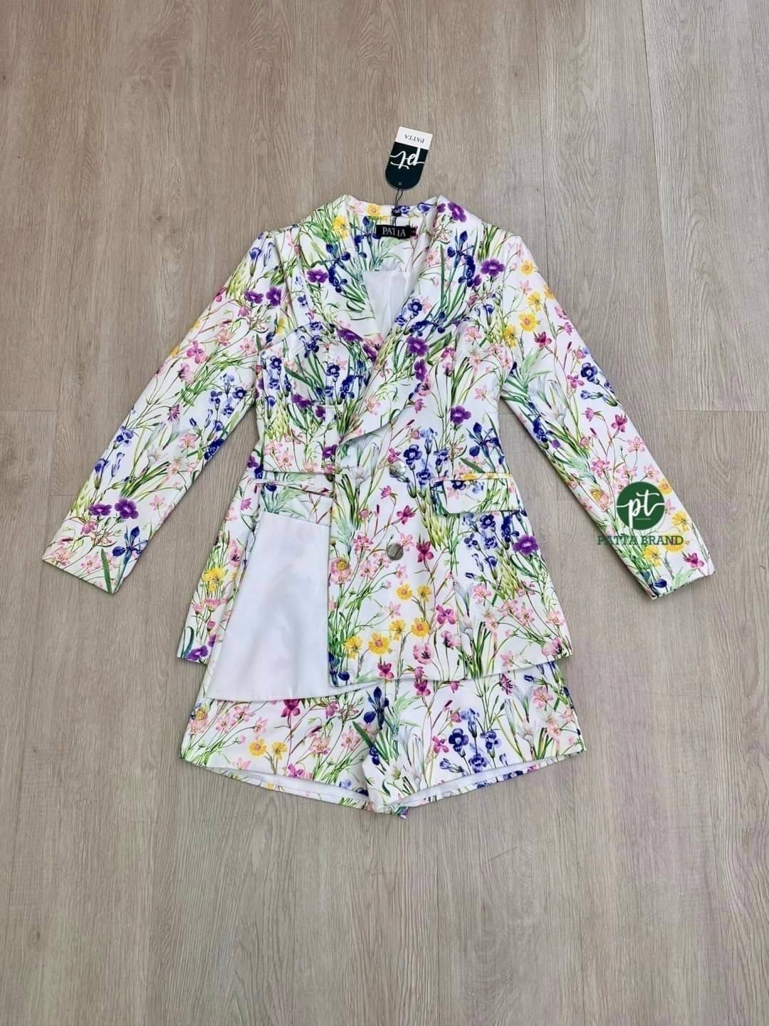 Setสูท3ชิ้นพิมพ์ลายดอกไม้สีสัน เสื้อคลุมสูทแขนยาวคอปกไหล่เย็บเสริม +เสื้อครอปตัวสั้นสายเดี่ยวอกเย็บเสริมฟองน้ำ มาคู่กางเกงขาสั้นพิมพ์ลายเดียวกัน สินค้าคุณภาพ (พร้อมส่ง)