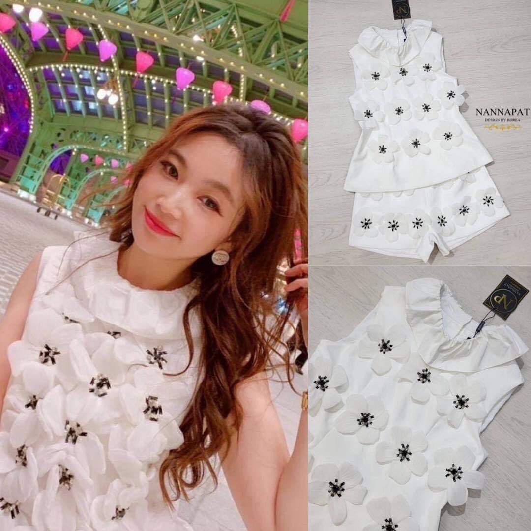 Set 2 ชิีน น่ารัก สวยหรูดูดีมีราคา ใส่ได้ทุกโอกาสเลยนะคะ ผ้าหนานุ่ม ใส่สบาย มีซับในอย่างดี งานซิปหลัง กางเกงมีกระเป๋าข้าง ติดดอกไม้สวย มากนะคะ ใส่สบาย: สินค้าคุณภาพ (พร้อมส่ง)