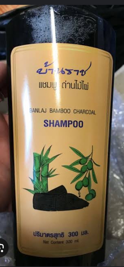 แชมพูถ่านไม้ไผ่ บ้านราช (300 มล.) ช่วยดีท็อก ล้างสารพิษ สารเคมีบนหนังศีรษะและเส้นผม ช่วยให้รากผมแข็งแรง ลดอาการผื่นคัน ผื่นแพ้บนหนังศีรษะ ผมร่วง สินค้าออแกนิค