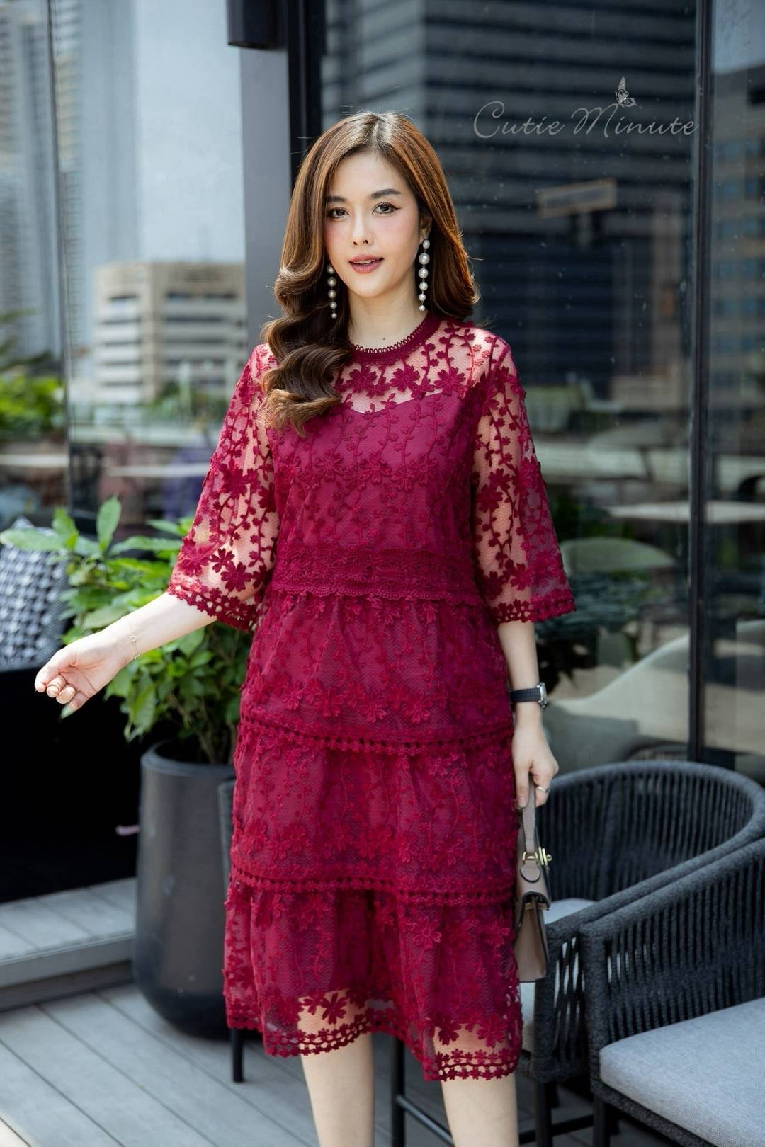 เดรสลูกไม้ผ้าออแกนซ่า ทำระบายเป็นชั้นๆ เดรสมีซับในทั้งตัว ซิปซ่อนด้านหลังง่ายต่อการสวมใส่ ใส่สบาย : สินค้าคุณภาพ (พร้อมส่ง)