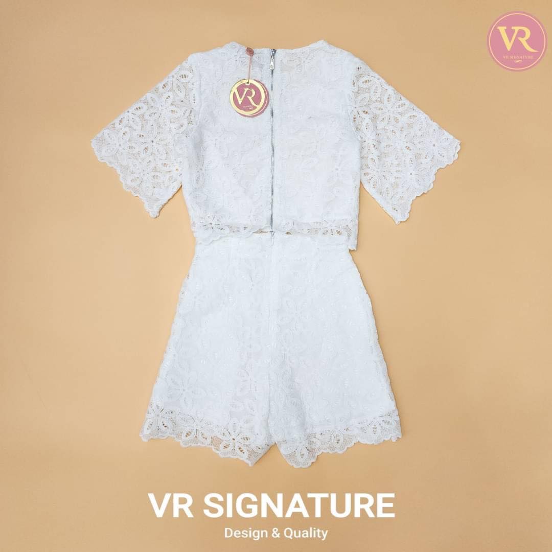 Set เสื้อครอปลูกไม้แขนสั้น มาพร้อม กระโปรงกางเกงขาสั้นเข้าชุด สินค้าคุณภาพ (พร้อมส่ง)