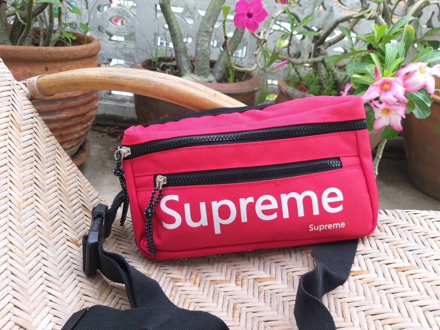 กระเป๋าคาดเอว Supreme (ของใหม่)