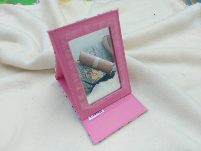 กระจกพับตั้งได้ บุฟองน้ำหล่นไม่แตก (ของใหม่)