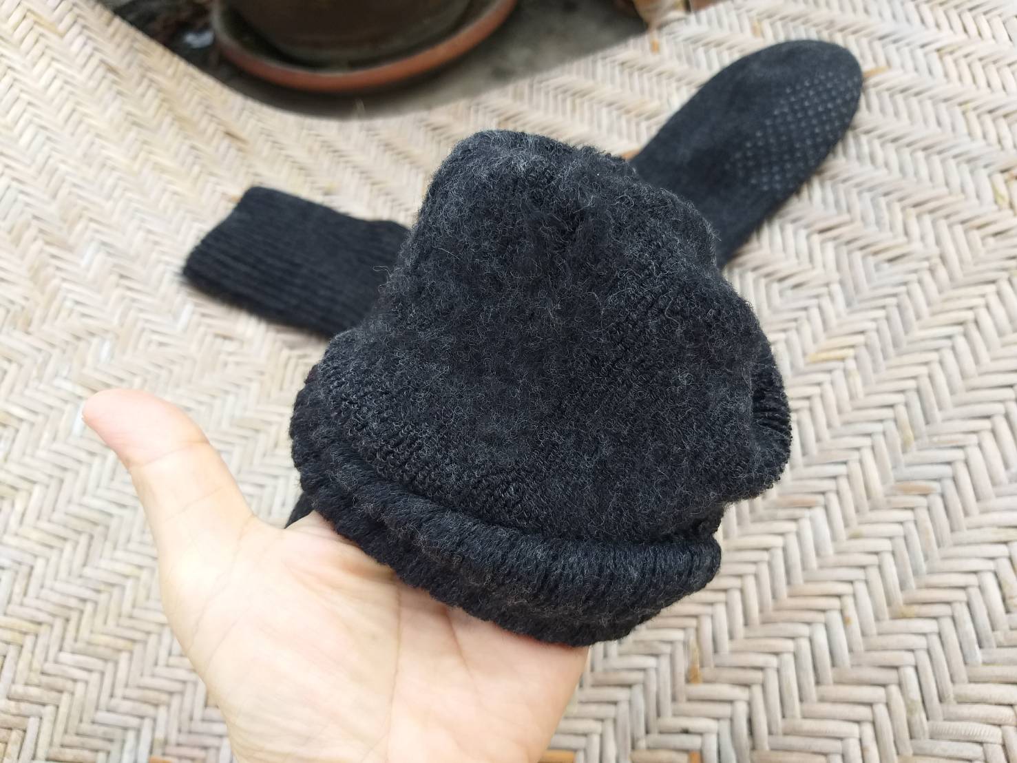 ถุงเท้าอย่างหนา ใส่แบบอากาศหนาวจัด