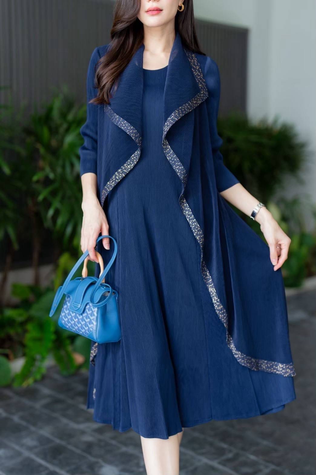 เดรสอัดพลีท ทรงแขนยาว เย็บแต่งเสื้อคลุม ผ้าบางซีทรูปกใหญ่ ซ้อนไปในตัว ประหนึ่ง2 in1 💫💫 ทั้งเดรส และเสื้อคลุมในตัว ใส่สบาย : สินค้าคุณภาพ (พร้อมส่ง)