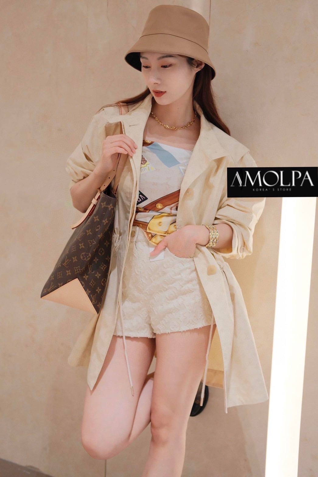 โค้ชตัวยาว MONOGRAM TOILE TRENCH COAT LOUIS VUITTON SS24 งานHIEND สุดๆ ห้ามพลาด งานดีสุดๆ ค่ะ ใส่แล้วสวย หรู ไฮโซ มาก : สินค้าคุณภาพ (พร้อมส่ง)