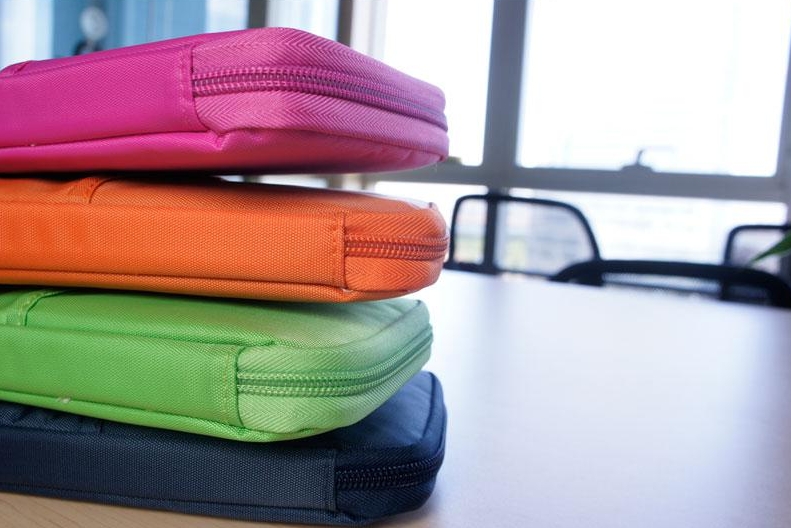 กระเป๋าใส่พาสปอร์ต กระเป๋าใส่หนังสือเดินทาง ใส่เอกสารสำคัญ ช่องเยอะ มีสายคล้องมือ พกพาสะดวก ผลิตจากไนล่อนกันน้ำ คุณภาพดี