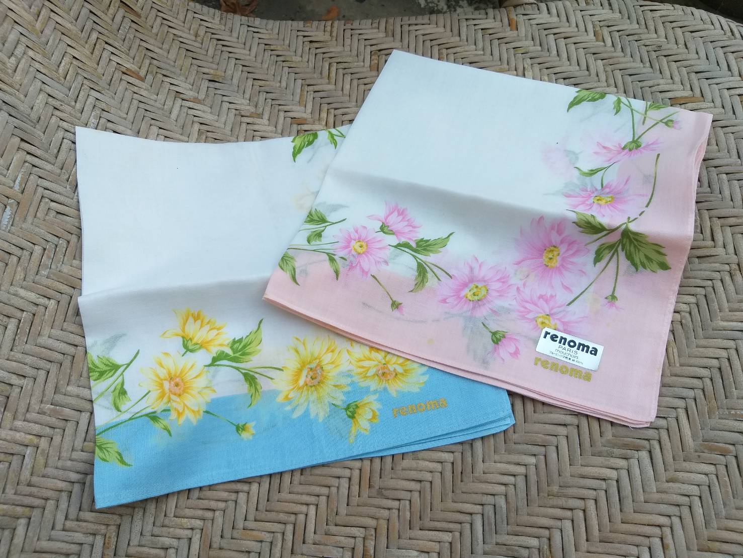 ผ้าเช็ดหน้า renoma ลายดอกไม้ สวยหวาน