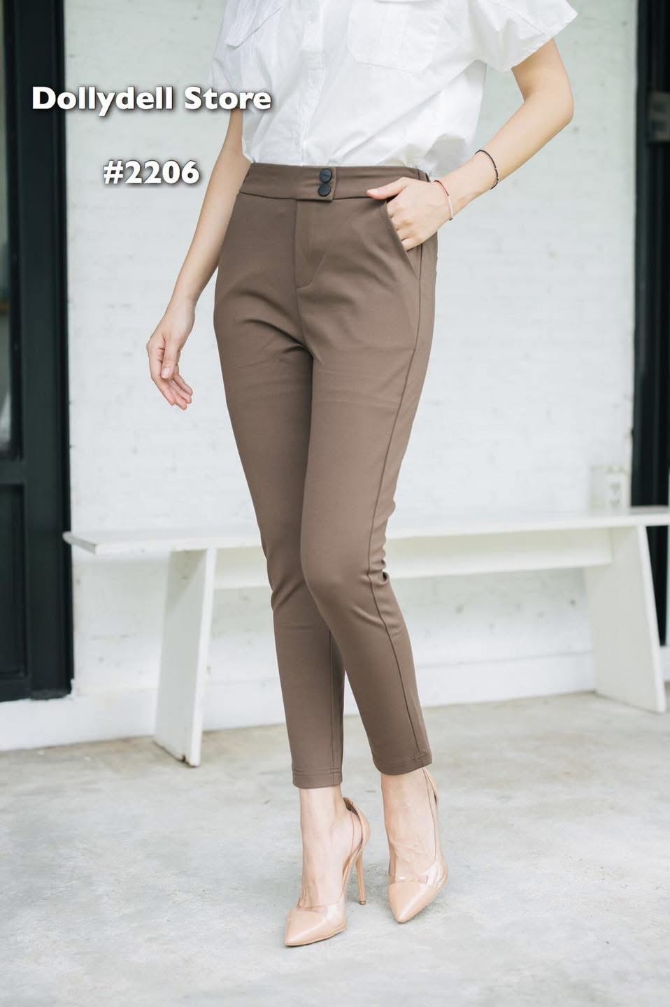 กางเกงเอวด้านหลังเป็นสม๊อคยืดได้ แต่งกระดุมหลอกช่วงเอวด้านหน้า มีกระเป๋าจริงเนื้อผ้าคุณภาพดี ใส่สบาย : สินค้าคุณภาพ (พร้อมส่ง)