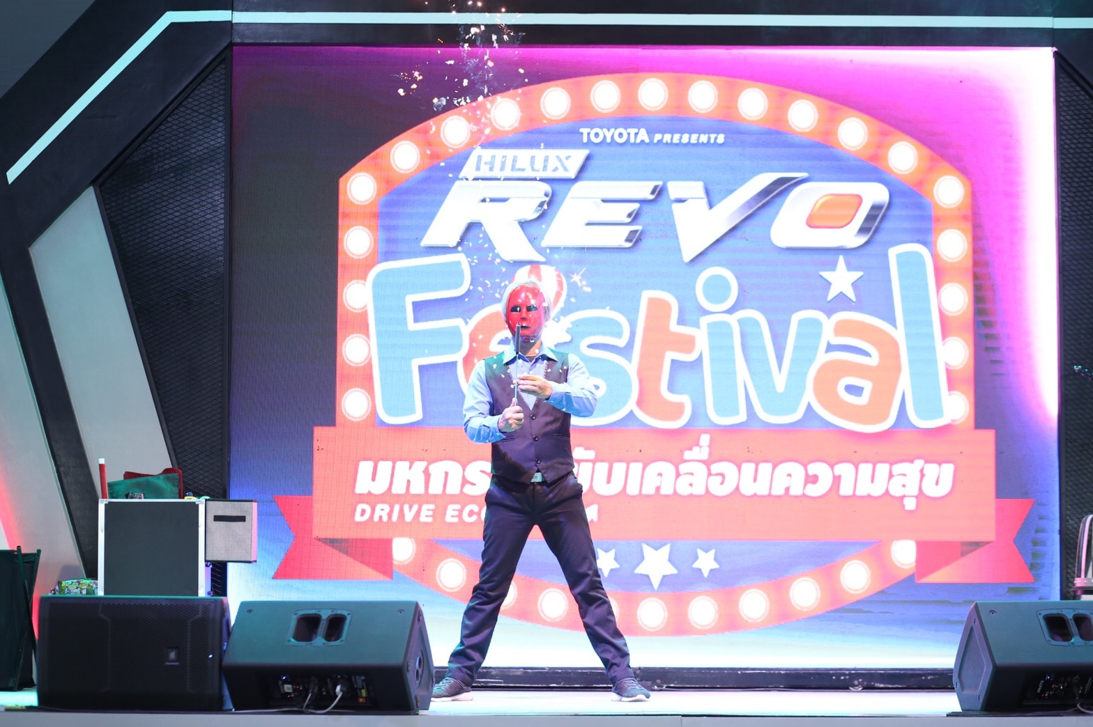 Balloon Man บอลลูนแมน โชว์ลูกโป่งยักษ์ การแสดง โชว์ "งาน HILUX REVO FESTIVAL 2020" 04/03/2564
