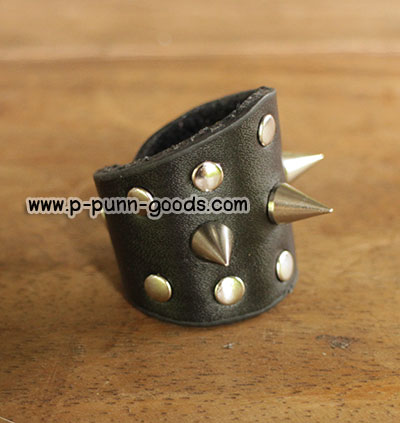 แหวนหนัง -ติดหมุดหนาม