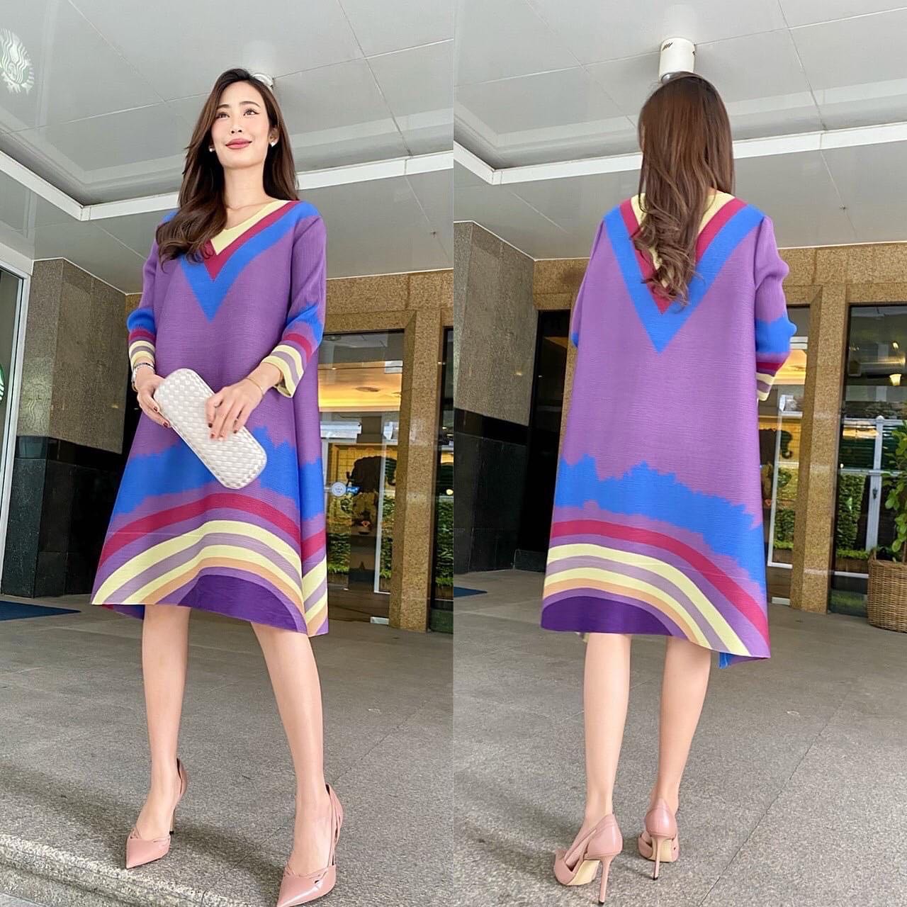 มินิเดรสอัดพลีท 🥰 สวยงาม แบบงานแบรนด์ ทรงคอวี แขน 4 ส่วน งานเกรด Premium สินค้าคุณภาพ (พร้อมส่ง)