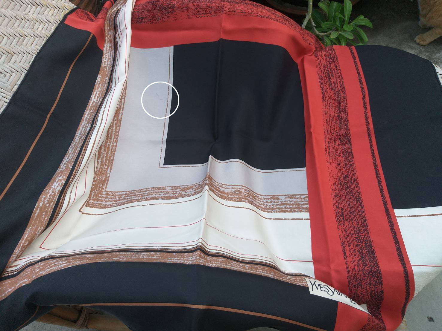 ผ้าพันคอ ผ้า Silk YSL YvesSaintLaurent