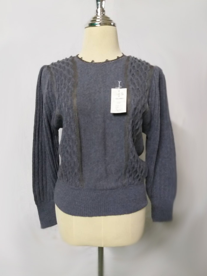 เสื้อไหมพรมสวยมาก ป้ายห้อย 1635บ.