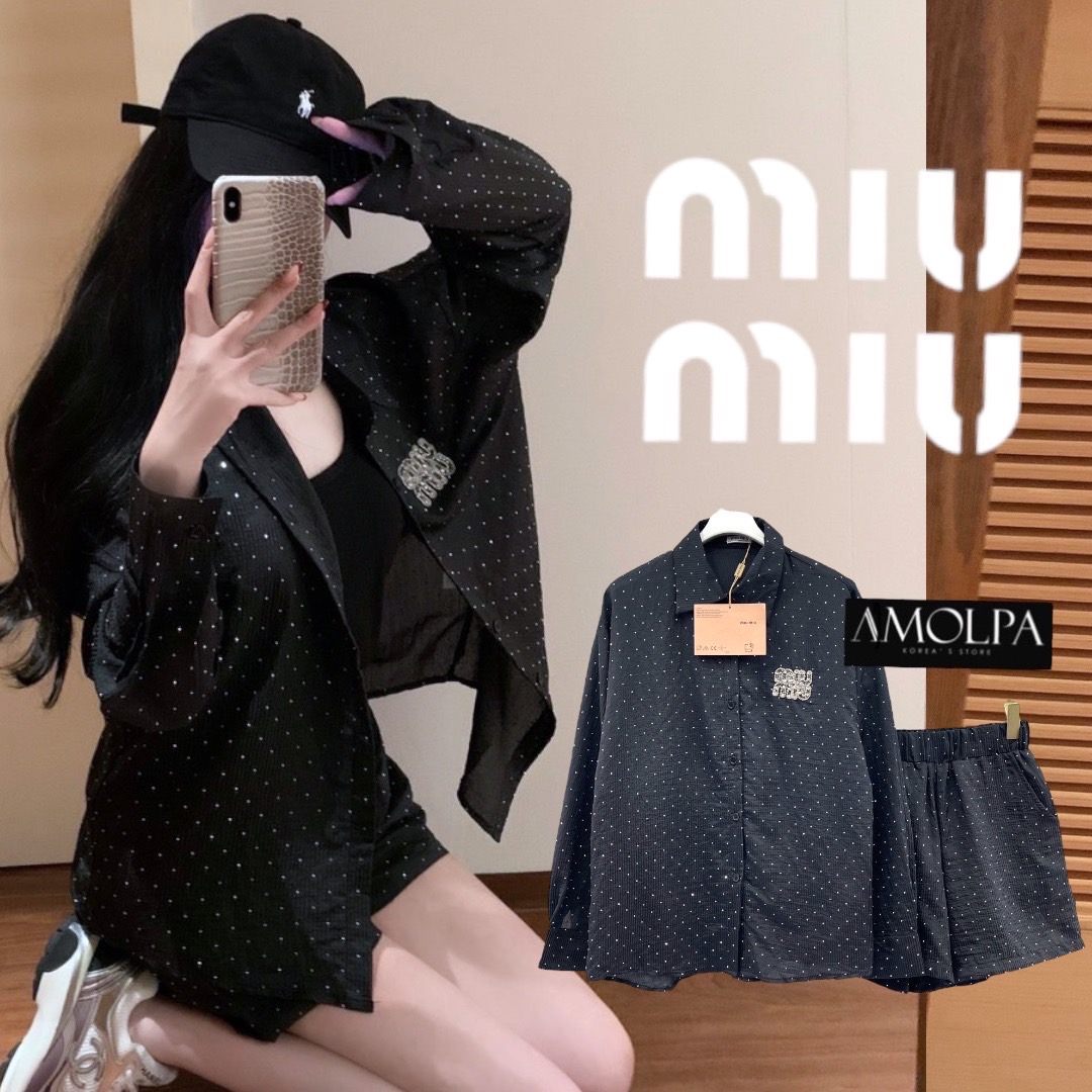 SET MIU MIU เพชรแน่นน งานใหม่ 2024SS ตัวเสื้อเป็นเชิ้ตMIU MIU เพชรแน่นทั่วตัว งานสวยม๊ากกก มาพร้อมกางเกงขาสั้น สินค้าคุณภาพ (พร้อมส่ง)