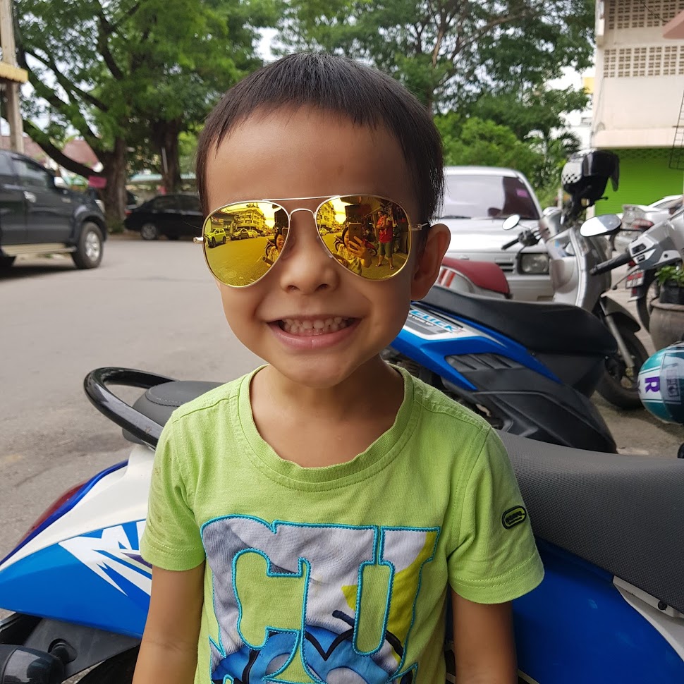 แว่นตากันแดดเด็ก UV400 สำหรับเด็กวัย 3-12 ปี กรอบโลหะ ทรงเรแบน