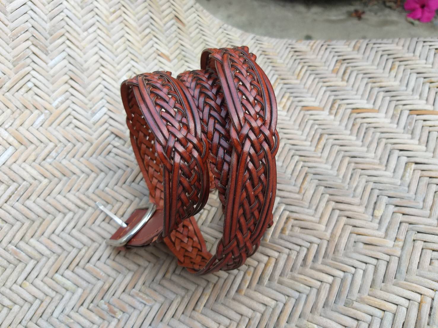 เข็มขัดหนังแท้ สานเส้นหนังลายสวยมาก