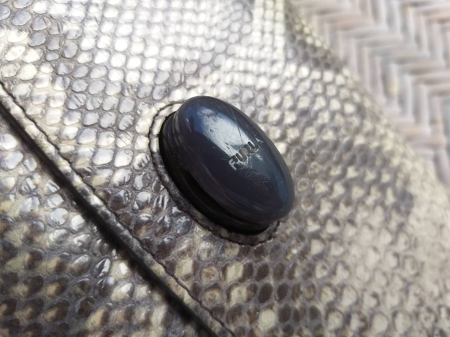 กระเป๋าสตางค์ FURLA หนังงูแท้ ช่องเยอะ พร้อมสายโซ่ หิ้วออกงานได้