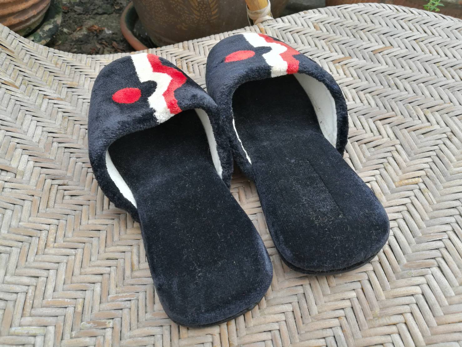 รองเท้าใส่เดินในบ้าน pierre cardin เนื้อกำมะหยี่ สุดหรู