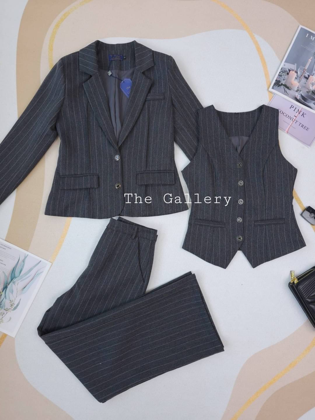 ชุดเซ็ต3ชิ้น เสื้อกั้กและสูทเบเซอร์ และกางเกงขายาวสุดชิค เนื้อผ้าดีมากกก ใส่ทำงาน ใส่สบาย : สินค้าคุณภาพ (พร้อมส่ง)