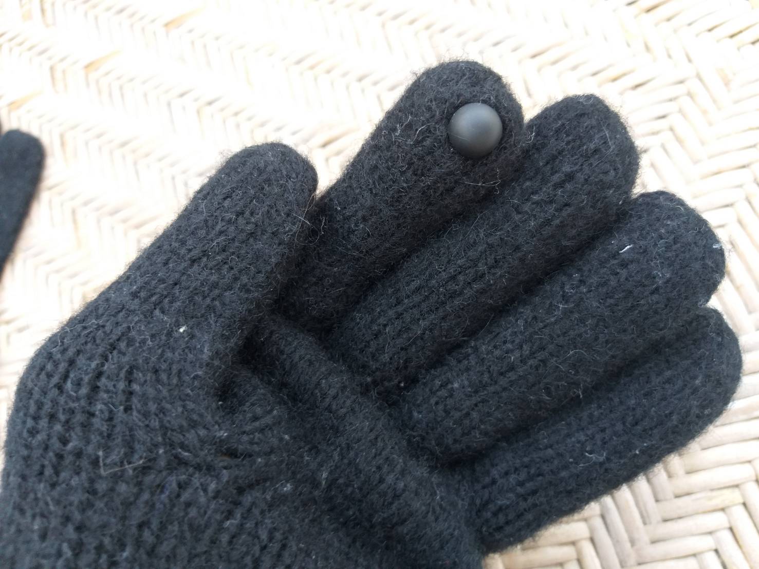 ถุงมือไหมพรม ยาวหน่อยค่ะ อุ่นมาก ไซด์ M-L