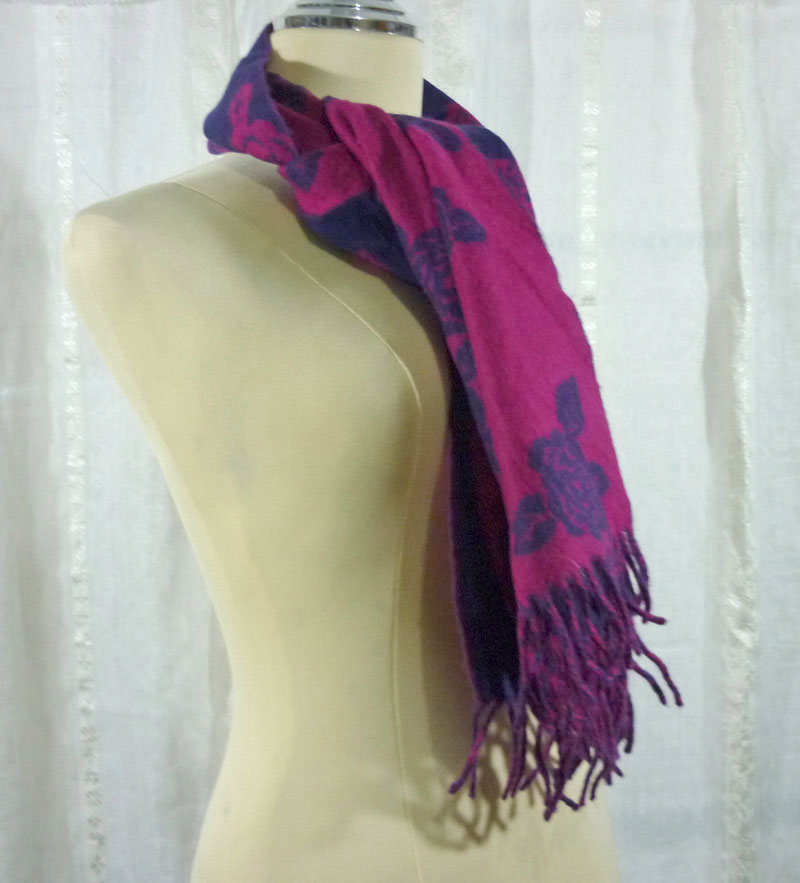 ผ้าพันคออุ่นติดลบ ลายดอกกุหลาบ สีสวย ใช้ได้ 2 หน้า