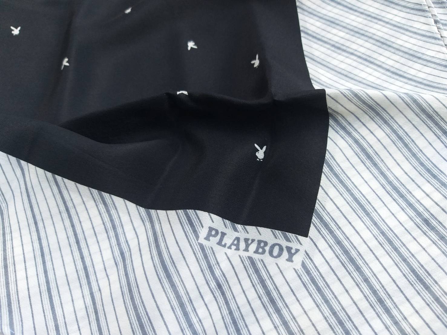 ผ้าไหมผูกผม ผ้าผูกคอ ผูกกระเป๋า PLAYBOY