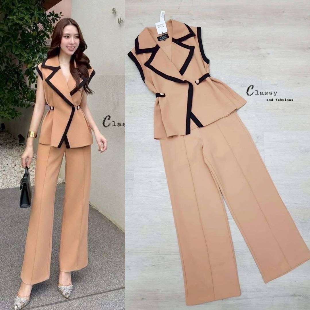 Set เสื้อคอปกแขนกุด จับจีบตรงเอว design เป็นเลเยอร์ด้านข้างเอวติดกระดุมทอง ตัดขอบสีดำที่เสื้อสวยมาก + กางเกงขายาวทรงกระบอกกลางมีกระเป๋าล้วง มีซับใน ใส่สบาย : สินค้าคุณภาพ (พร้อมส่ง)