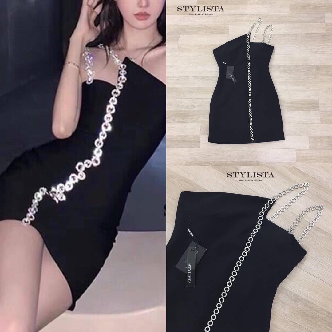 เดรสสายเดี่ยว ตัวสายเเต่งเพชร สวยวิบวับมาก ทรงพอดีตัว ใส่สวยเรียบหรู มาก ดูดีเหมือนเซเลปเลยค่ะ สินค้าคุณภาพ (พร้อมส่ง)