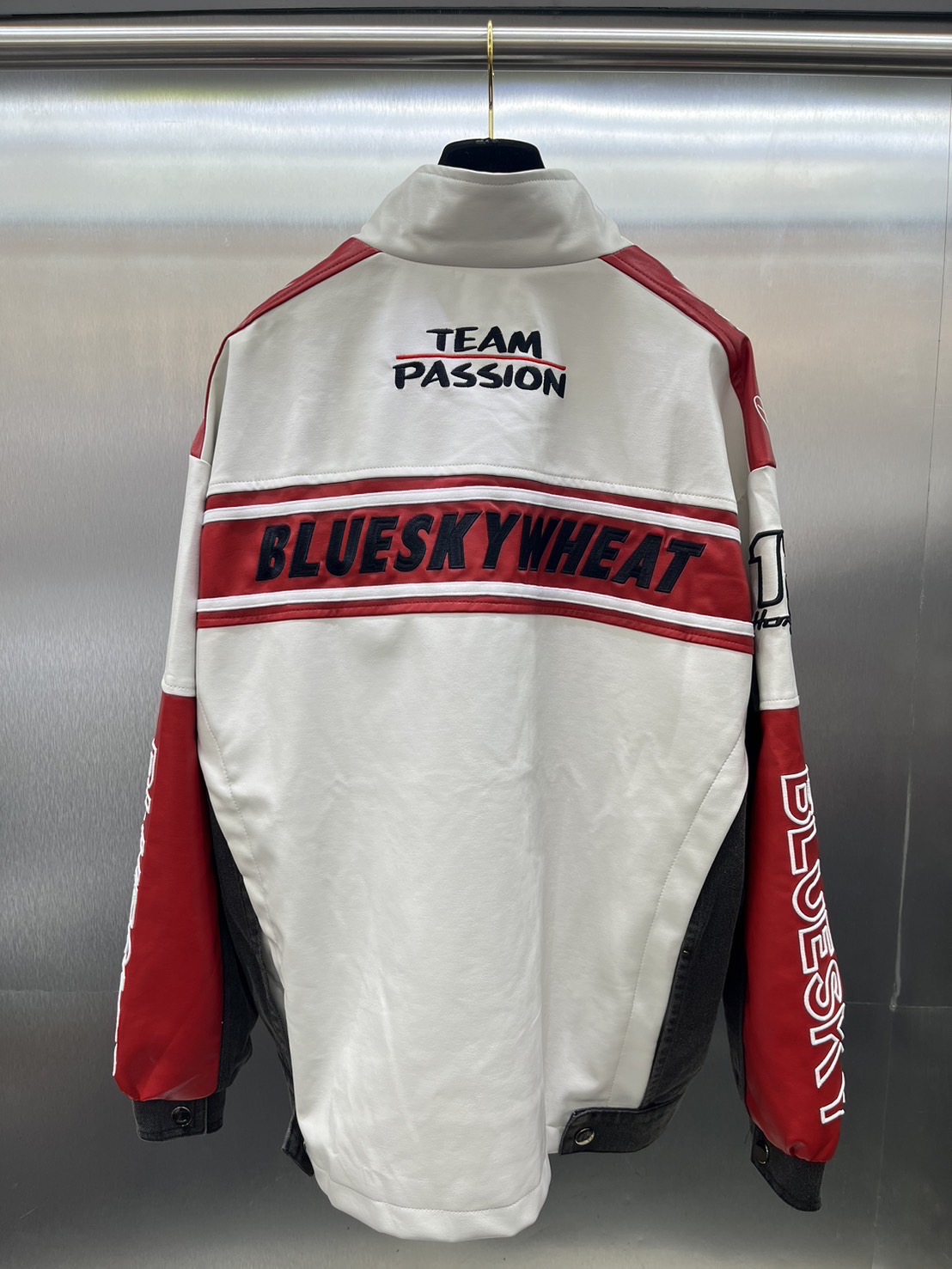 แจ็คเก็ตกึ่งหนัง ปักลาย Racing สวย สปอร์ต เท่ห์ รุ่น Unisex งานสวยขายดีมาก รุ่นนี้ผสมหนัง งานสวยมาก.. ใส่สบาย : สินค้าคุณภาพ (พร้อมส่ง)