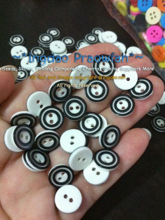 BT-6467 กระดุมสีขาว-ดำ ขนาด ศก 1.2 ซม. (ราคาต่อแพค/บรรจุ 10 ชิ้น)