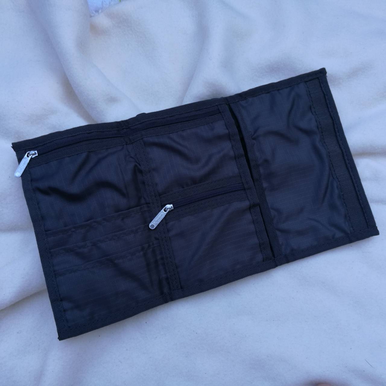 กระเป๋าสตางค์ห้อยคอได้ LESPORTSAC /ของใหม่/