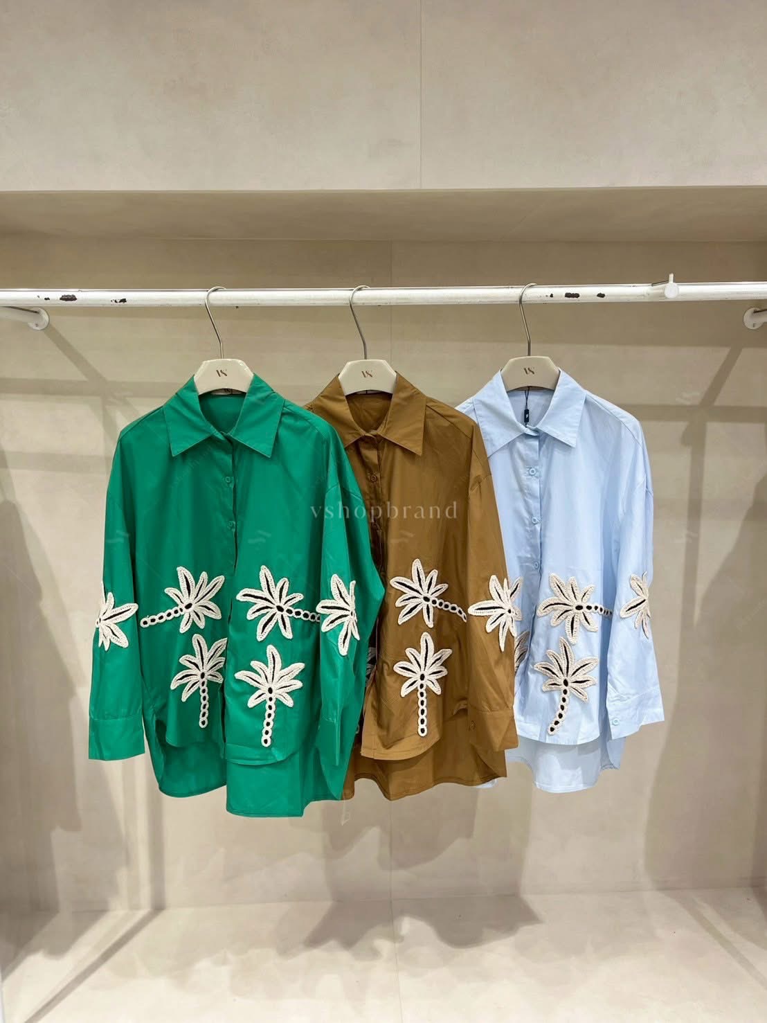 เชิ้ตแขนยาวผ้าพื้นปักต้นมะพร้าว ใส่สบาย : สินค้าคุณภาพ (พร้อมส่ง)