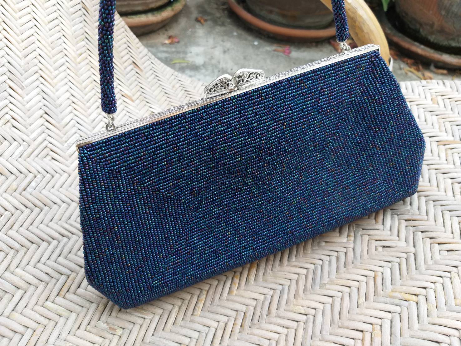 กระเป๋าหรูออกงานร้อยลูกปัดทั้งใบ สวยมากๆๆ (ของใหม่)