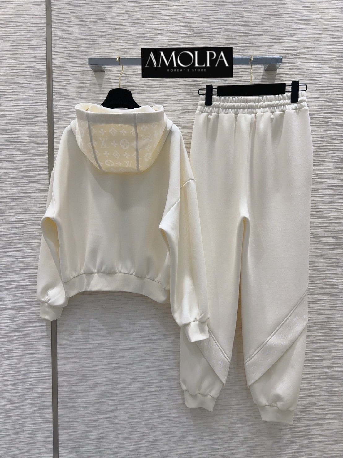 SET JACKET LV งาน hiend เนื้อผ้าดีม๊าก ผ้าใส่สบายมาก ใส่สบาย : สินค้าคุณภาพ (พร้อมส่ง)