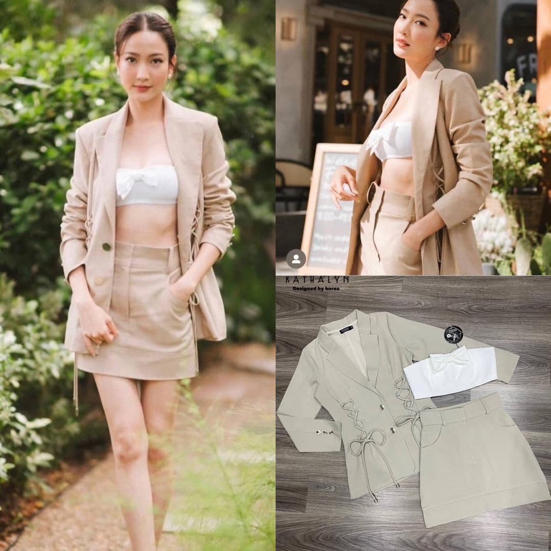 ชุดเซต เสื้อครอปเกาะอกสีขาวแต่งโบว์ กับเสื้อสูทสีน้ำตาลทรงปล่อย ดีไซน์สวย มาคู่กับกระโปรงเอวสูง สีเดียว สินค้าคุณภาพ (พร้อมส่ง)