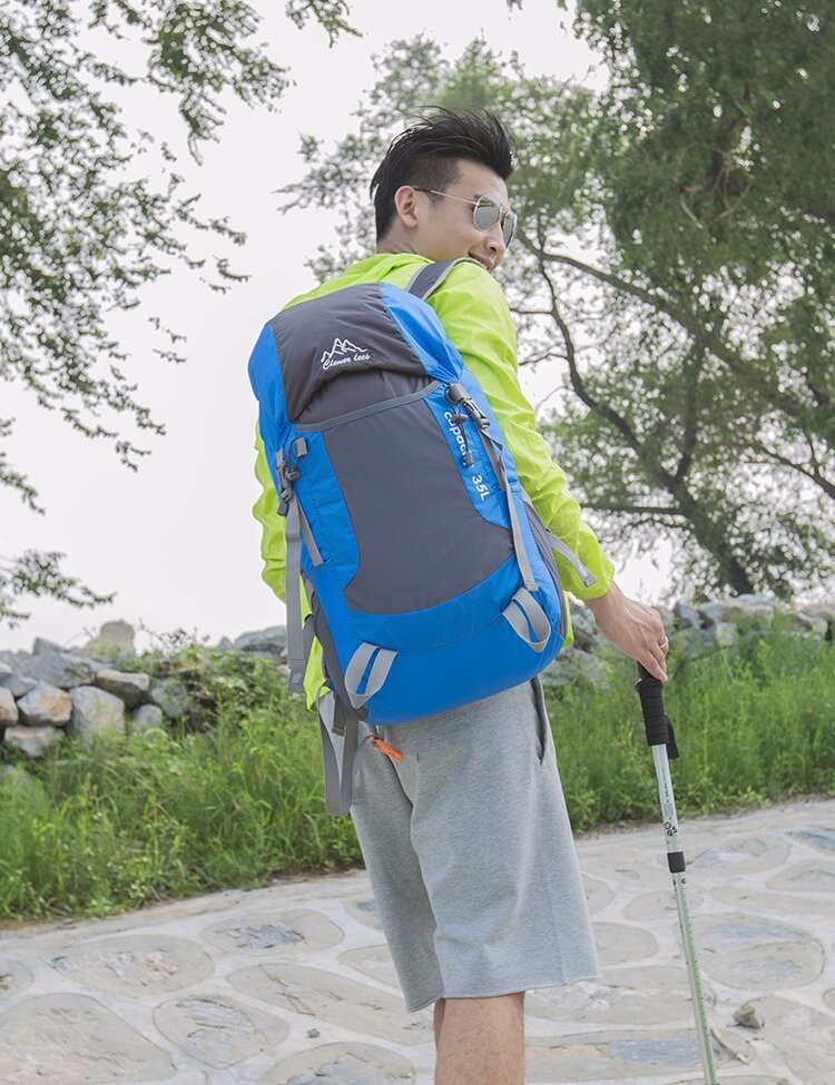 กระเป๋าเป้พับเก็บได้ ขนาด 35 ลิตร น้ำหนักเบา ผลิตจากโพลีเอสเตอร์ กันน้ำ ทนทาน เหมาะสำหรับเดินทาง ท่องเที่ยว