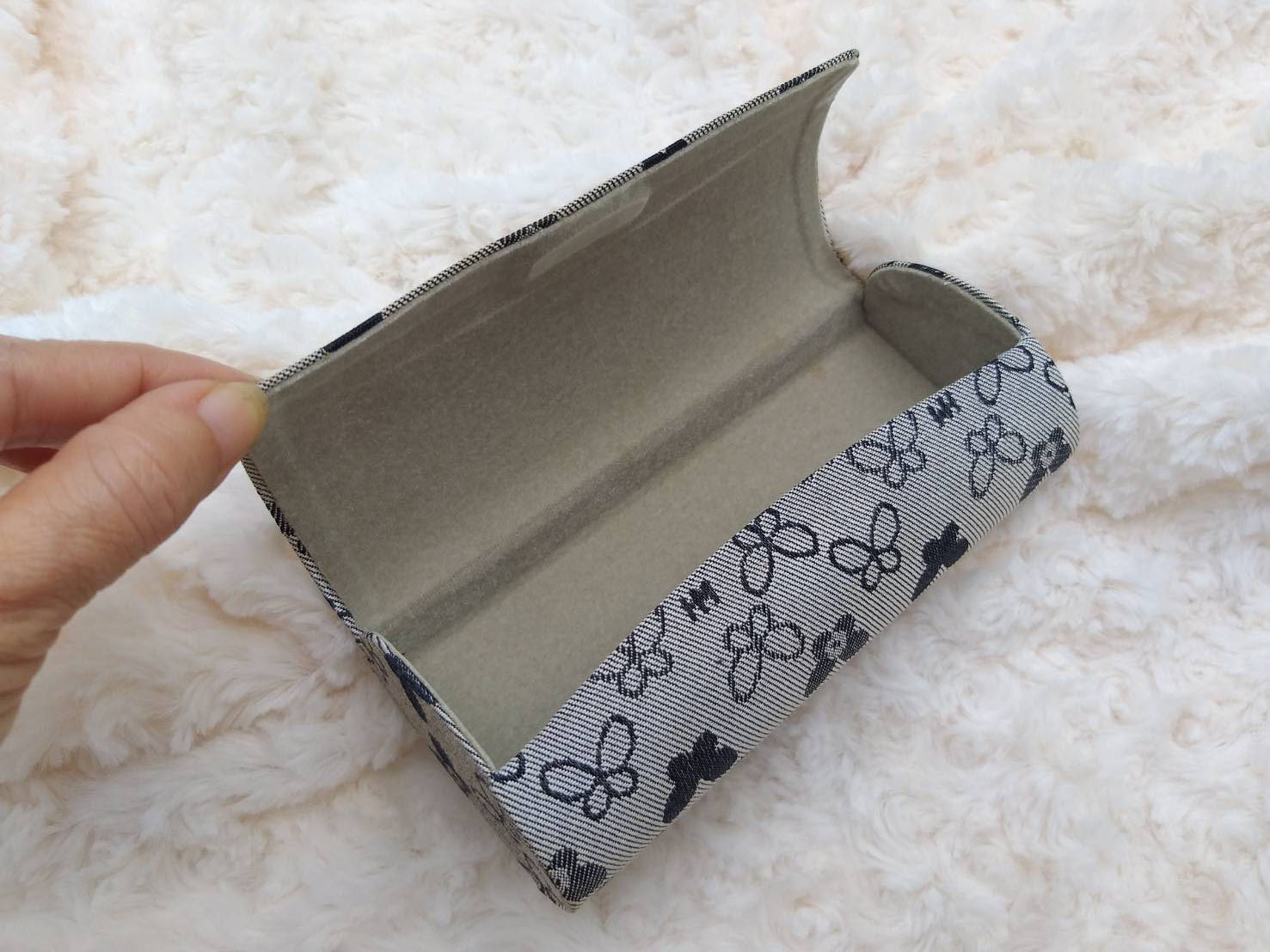 กล่องแว่นตา HANAE MORI สวยมาก