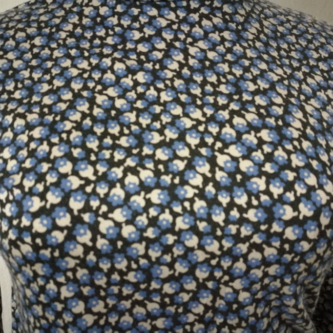 เสื้อฮีทเทคหญิง Uniqlo Heattech รุ่น Orla Kiely Sz M