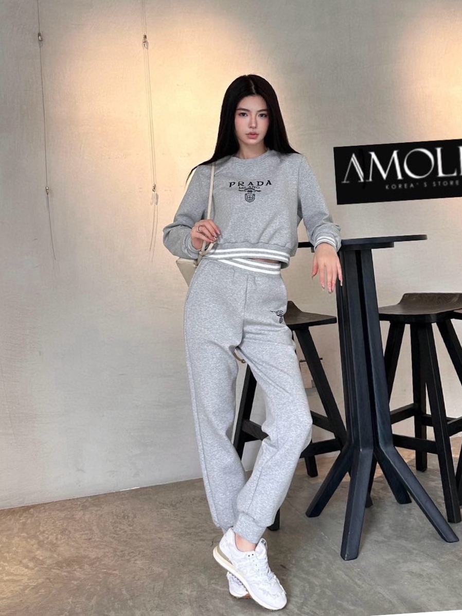 SET PRADA 2024SS งาน Hiend เนื้อผ้าดีม๊าก ผ้าใส่สบายมาก ห้ามพลาด ใส่สบายสุดๆ : สินค้าคุณภาพ (พร้อมส่ง)