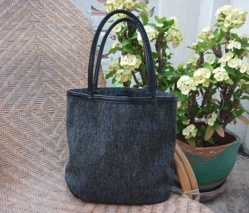 กระเป๋า MONO COMME CA ผ้าสักหลาดสวยน่าใช้มาก